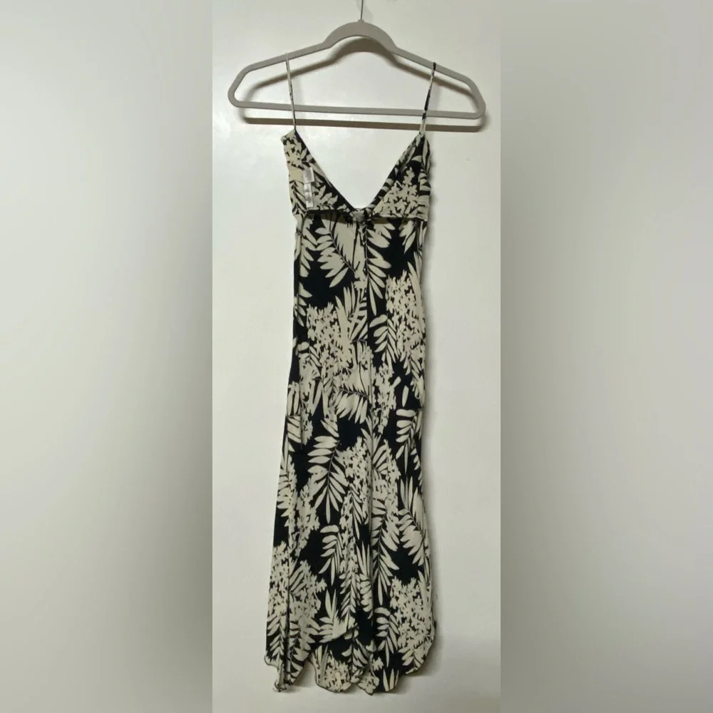 Light Tropical Strapless Dress - Picture 4 of 6